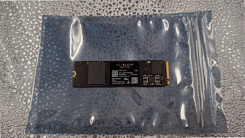 Western Digital WD_BLACK SN770 NVMe SSD 1TB PCIe Gen4 x4 M.2 2280 WDS100T3X0E
